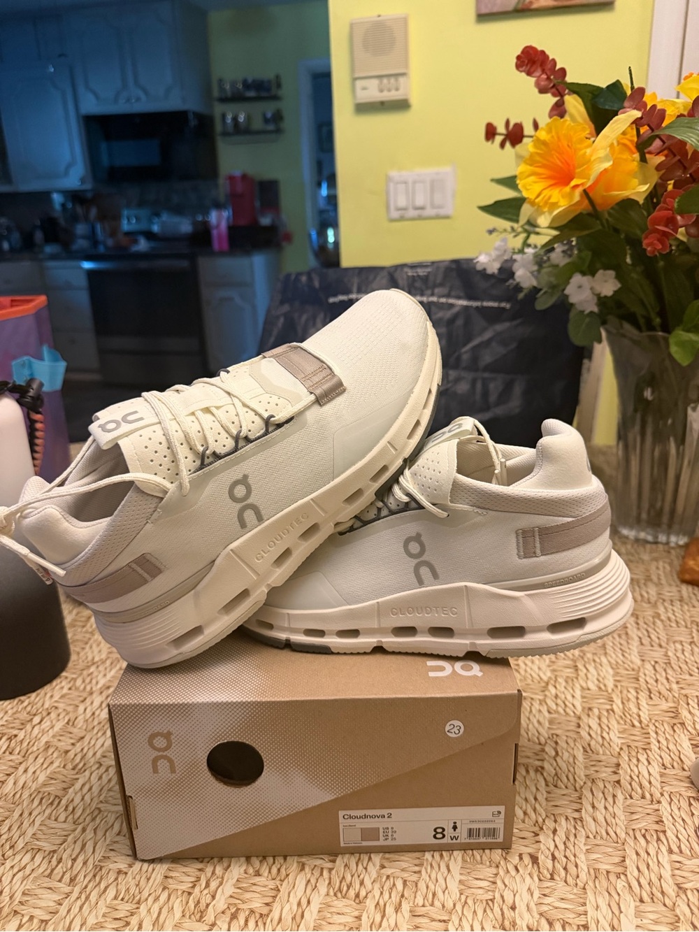 On Running Cloudnova 2 woman sz 8 new in box !!